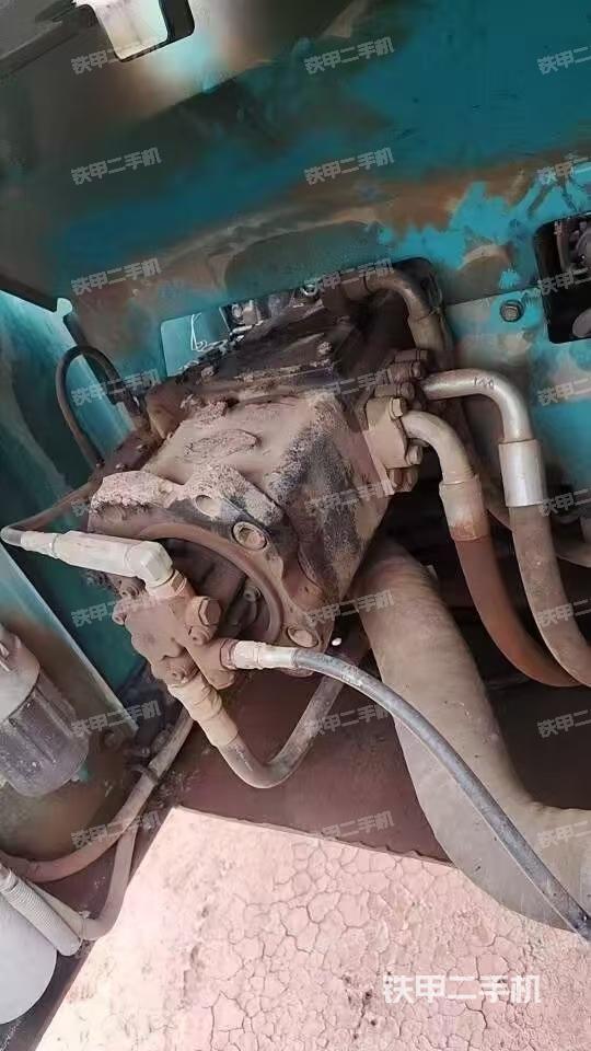 液壓泵艙室正面整體（整機(jī)外觀）