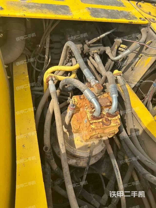 回轉(zhuǎn)馬達(dá)和主控閥（整機(jī)外觀）