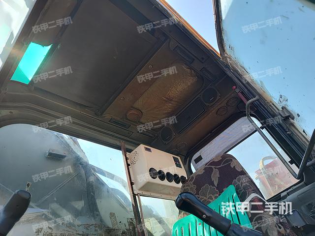 駕駛室頂部(整機外觀) 駕駛室頂部(整機外觀)