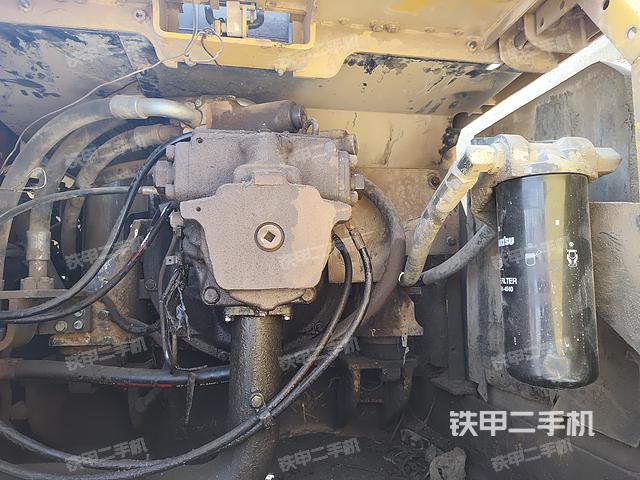 液壓泵艙室正面整體(整機(jī)外觀) 液壓泵艙室正面整體(整機(jī)外觀)