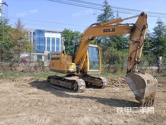 山東臨工E675F挖掘機