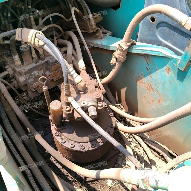 回轉(zhuǎn)馬達(dá)和主控閥（整機(jī)外觀）