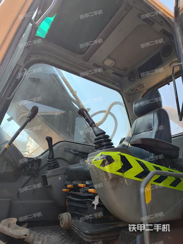 驾驶室整体（整机外观）