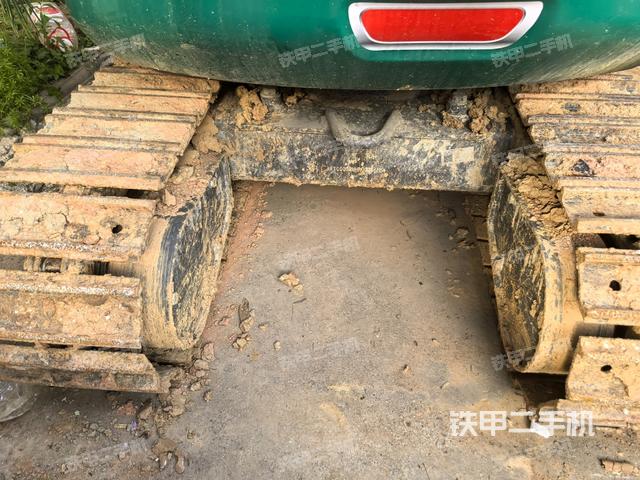 轉盤和下車架正前(工作和回轉裝置) 轉盤和下車架正前(工作和回轉裝置)
