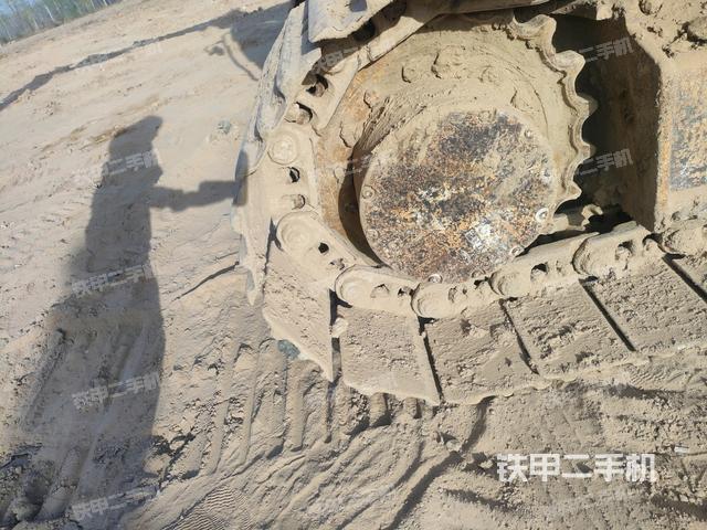 右驅(qū)動輪（行走機構(gòu)）