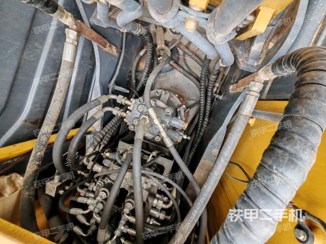 回轉(zhuǎn)馬達和主控閥（整機外觀）