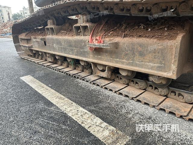 單側(cè)履帶整體（整機(jī)外觀）