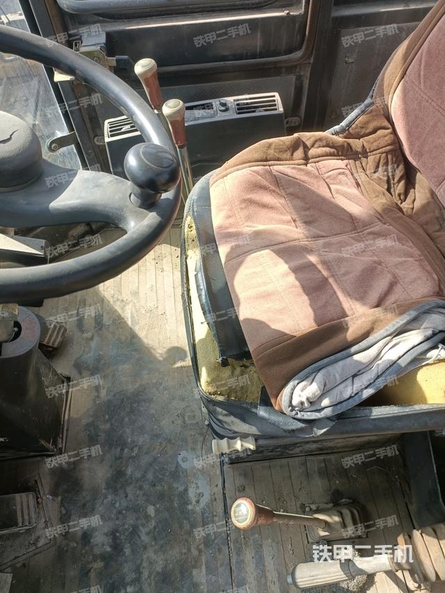 駕駛室操作臺(整機外觀及大件) 駕駛室操作臺(整機外觀及大件)