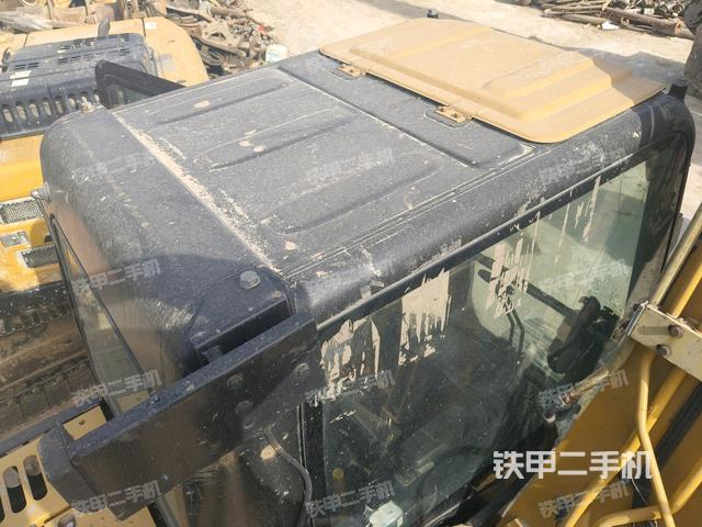 轉盤和下車架正前(工作和回轉裝置) 轉盤和下車架正前(工作和回轉裝置)