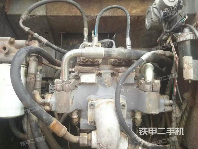 液壓泵艙室正面整體(整機外觀) 液壓泵艙室正面整體(整機外觀)
