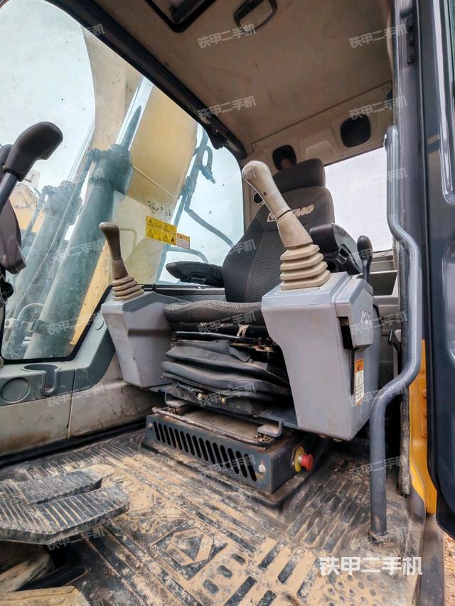 駕駛室整體（整機外觀）