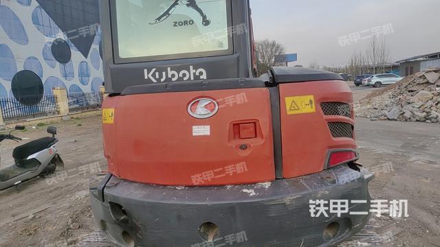 駕駛室頂部(整機(jī)外觀) 駕駛室頂部(整機(jī)外觀)