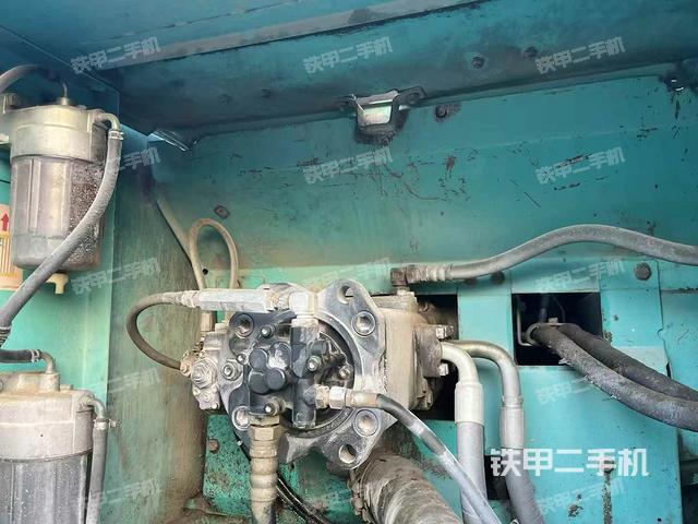 液壓泵艙室正面整體(整機(jī)外觀) 液壓泵艙室正面整體(整機(jī)外觀)