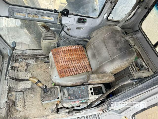 駕駛室整體（整機(jī)外觀）