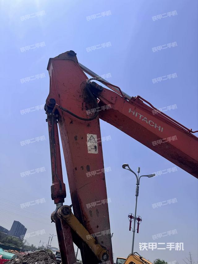 小臂整體左后(工作和回轉(zhuǎn)裝置) 小臂整體左后(工作和回轉(zhuǎn)裝置)