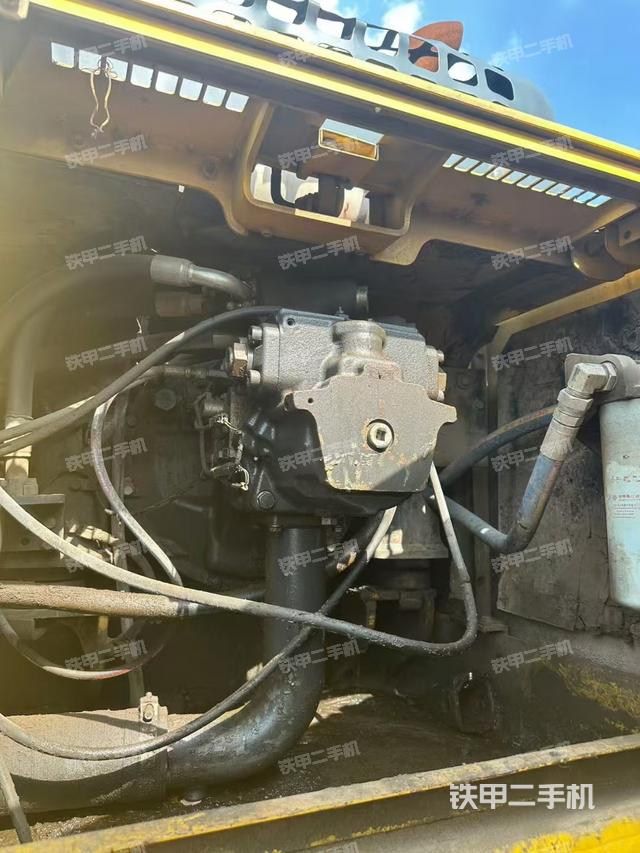 液壓泵艙室正面整體（整機(jī)外觀）