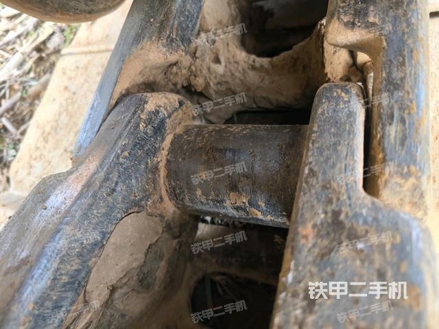 右驅(qū)動輪（行走機構(gòu)）