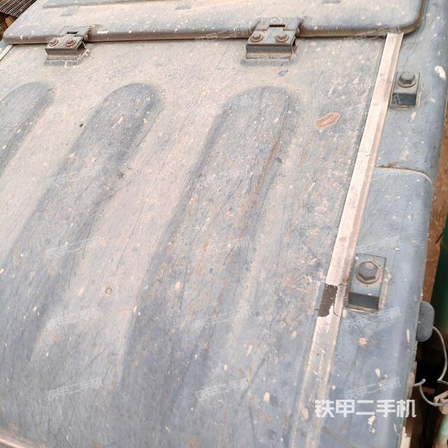 駕駛室頂部(整機(jī)外觀) 駕駛室頂部(整機(jī)外觀)
