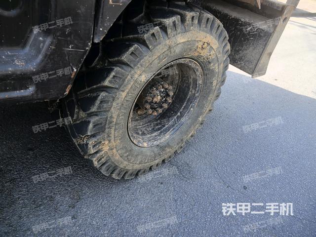 左驅(qū)動(dòng)輪（行走機(jī)構(gòu)）