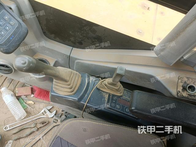 座椅右側(cè)控制臺(tái)/鑰匙門(mén)/油門(mén)/含右手柄（駕駛室部分）