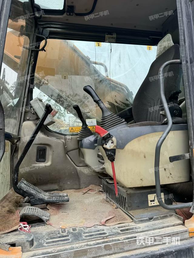 驾驶室整体（整机外观）