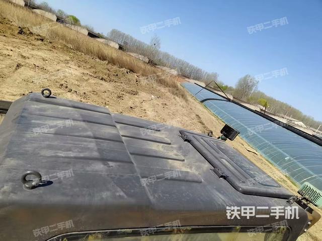 駕駛室頂部(整機(jī)外觀) 駕駛室頂部(整機(jī)外觀)