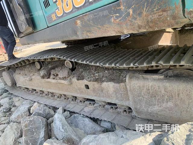 單側(cè)履帶整體(整機(jī)外觀) 單側(cè)履帶整體(整機(jī)外觀)