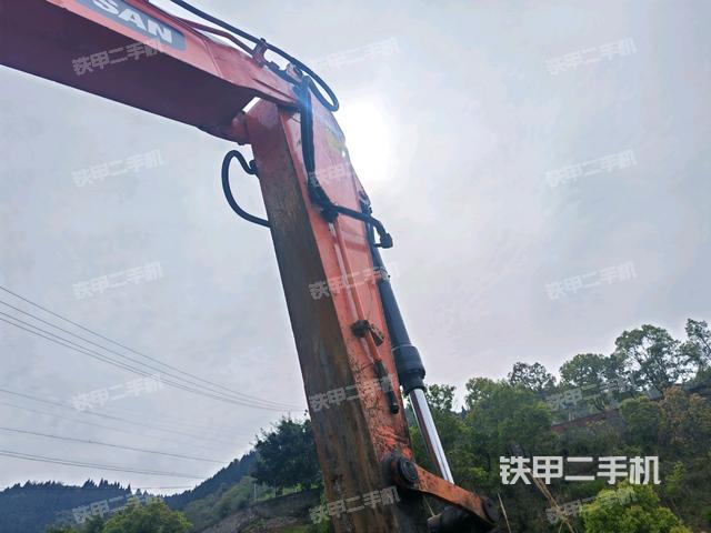 小臂整體左后(工作和回轉(zhuǎn)裝置) 小臂整體左后(工作和回轉(zhuǎn)裝置)