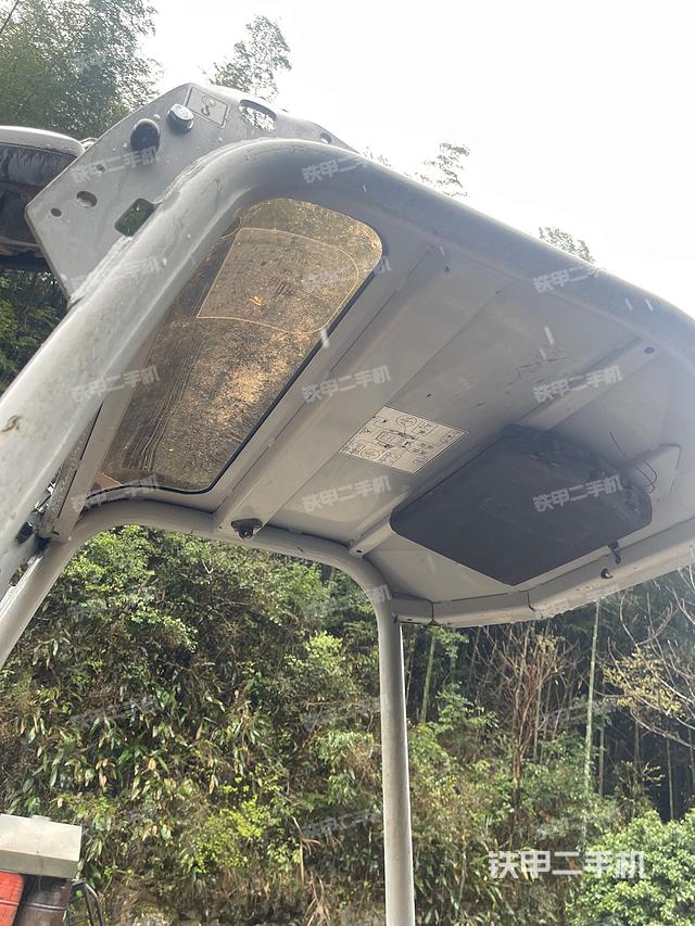 驾驶室顶部（整机外观）