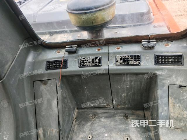 駕駛室左前45度(駕駛室部分) 駕駛室左前45度(駕駛室部分)