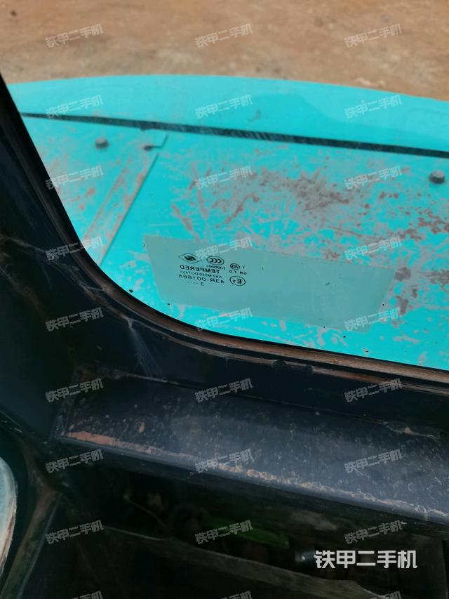 左后方玻璃角標(biāo)(駕駛室部分) 左后方玻璃角標(biāo)(駕駛室部分)