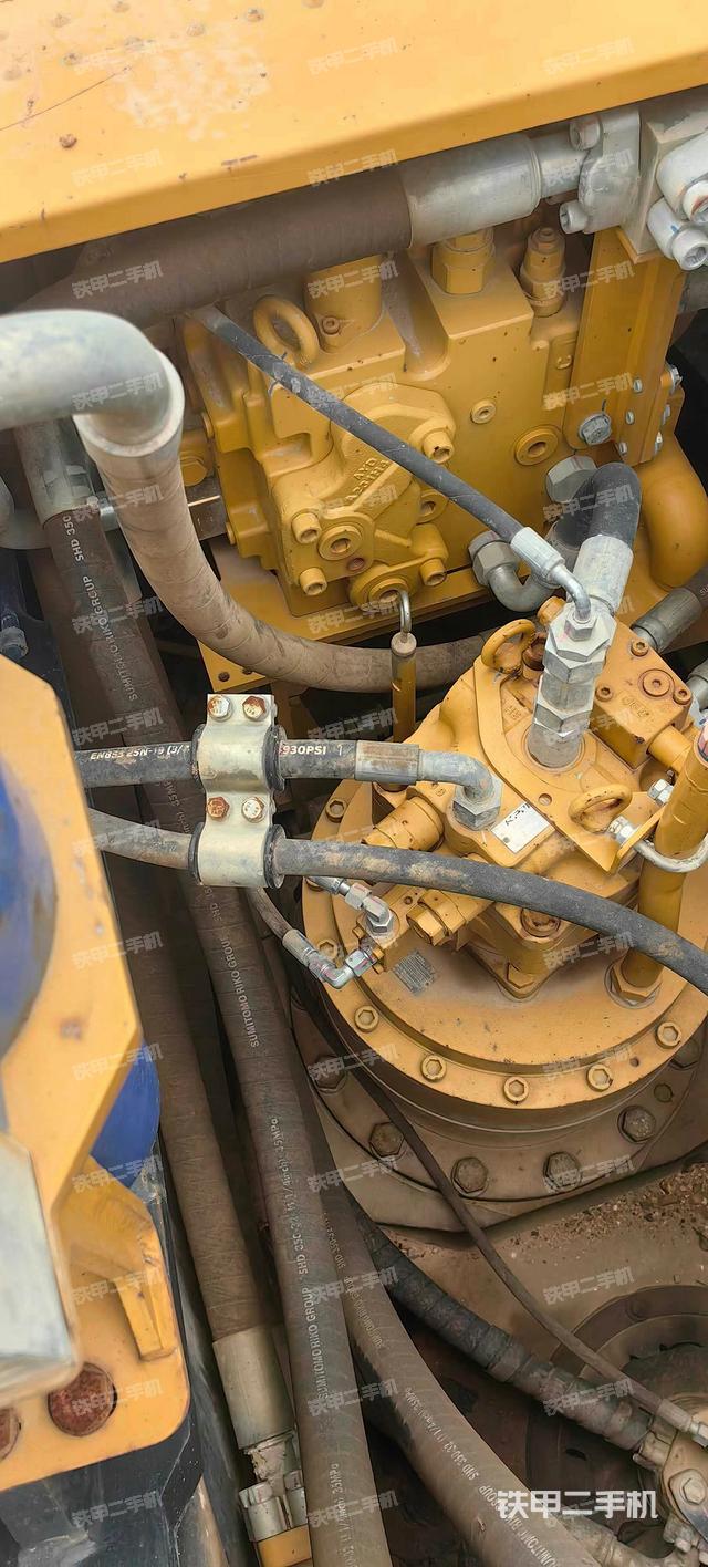 回轉(zhuǎn)馬達(dá)和主控閥（整機(jī)外觀）