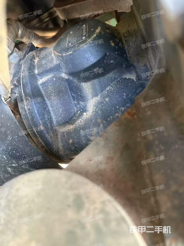 液壓泵艙室正面整體(整機(jī)外觀) 液壓泵艙室正面整體(整機(jī)外觀)