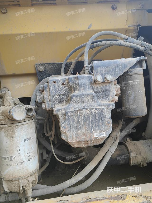 液壓泵艙室正面整體(整機(jī)外觀) 液壓泵艙室正面整體(整機(jī)外觀)
