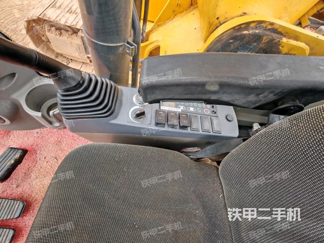 座椅左側(cè)控制臺(tái)/音響/含左手柄（駕駛室部分）