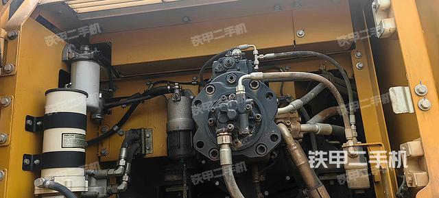 液壓泵艙室正面整體（整機(jī)外觀）