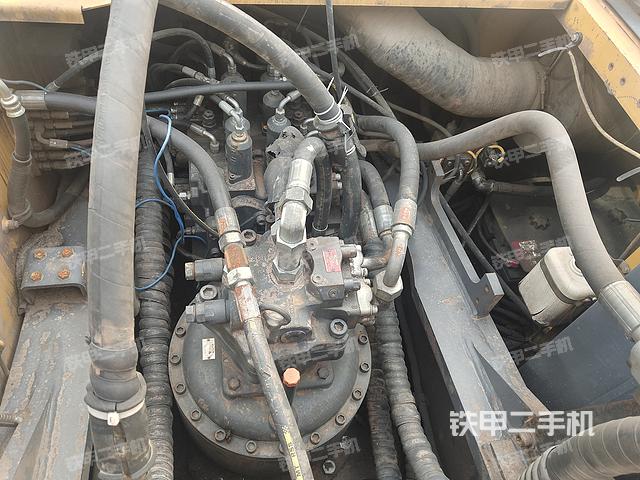 回轉(zhuǎn)馬達(dá)和主控閥(整機(jī)外觀) 回轉(zhuǎn)馬達(dá)和主控閥(整機(jī)外觀)