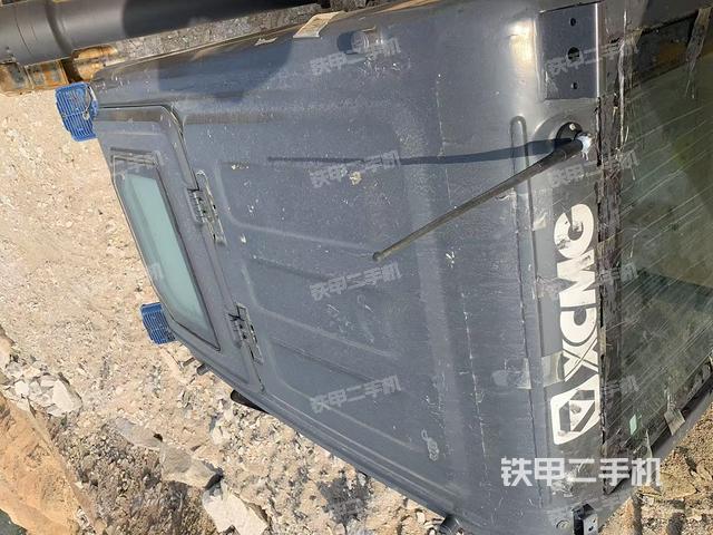 駕駛室頂部(整機外觀) 駕駛室頂部(整機外觀)
