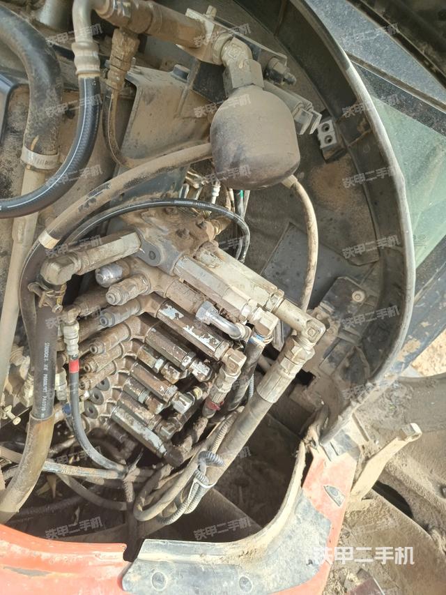 回轉(zhuǎn)馬達和主控閥（整機外觀）