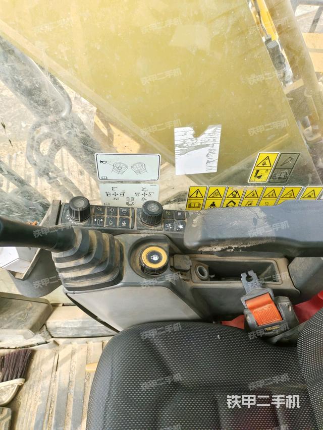 座椅右側(cè)控制臺/鑰匙門/油門/含右手柄（駕駛室部分）