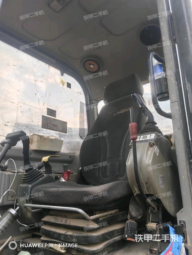 駕駛室整體(整機(jī)外觀) 駕駛室整體(整機(jī)外觀)