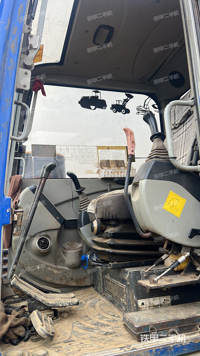 駕駛室整體（整機外觀）