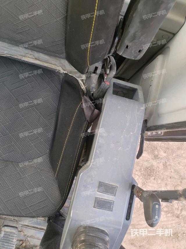 座椅左側控制臺/音響/含左手柄(駕駛室部分) 座椅左側控制臺/音響/含左手柄(駕駛室部分)