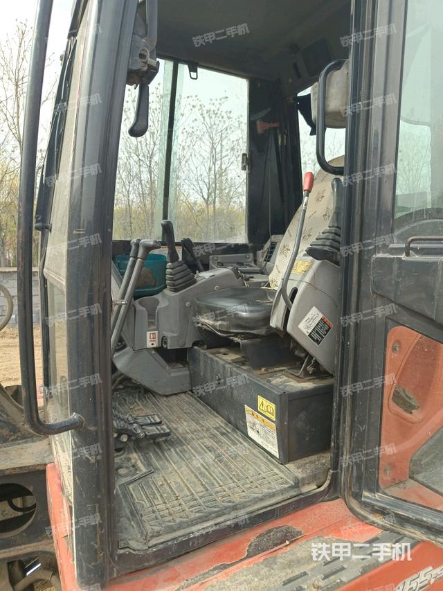 駕駛室整體（整機外觀）