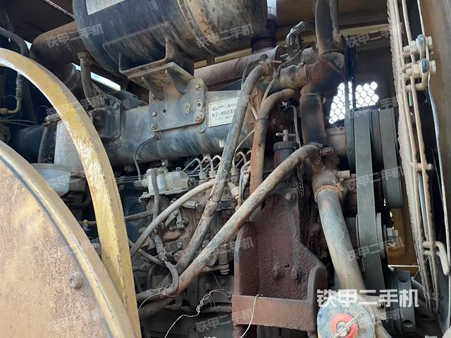 發(fā)動(dòng)機(jī)左側(cè)（整機(jī)外觀及大件）