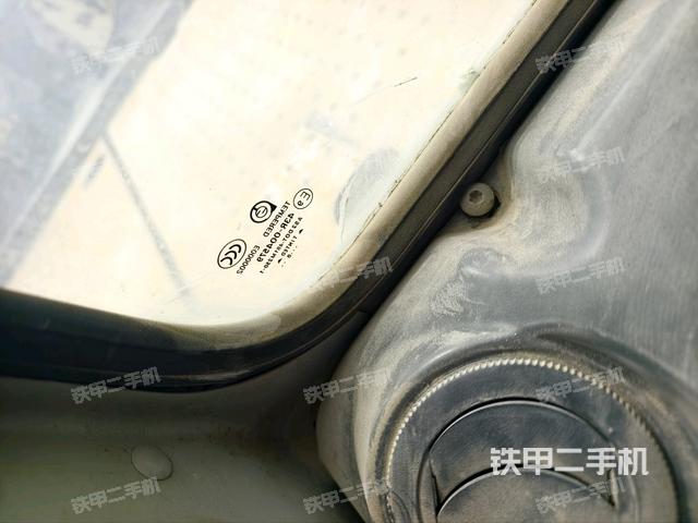 后窗玻璃角標（駕駛室部分）