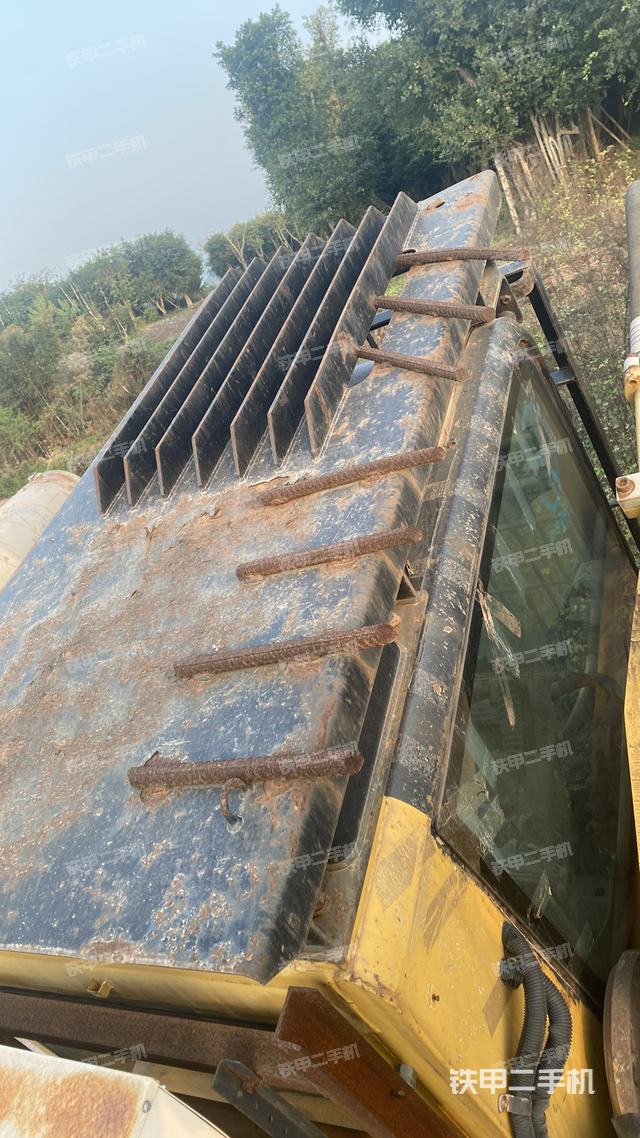 駕駛室頂部(整機外觀) 駕駛室頂部(整機外觀)