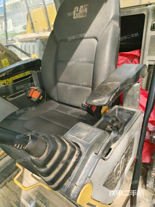 座椅左側(cè)控制臺/音響/含左手柄（駕駛室部分）