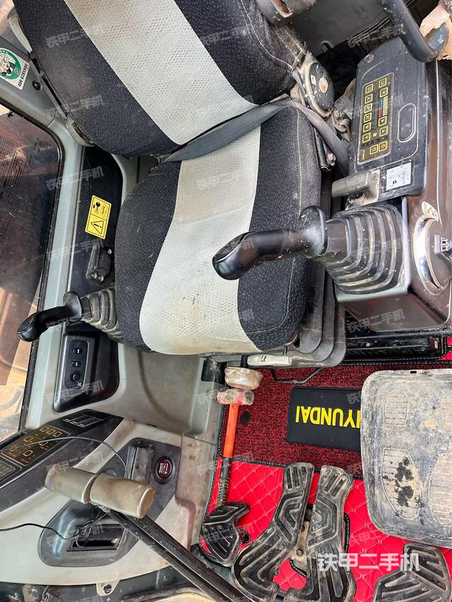 駕駛室整體（整機外觀）