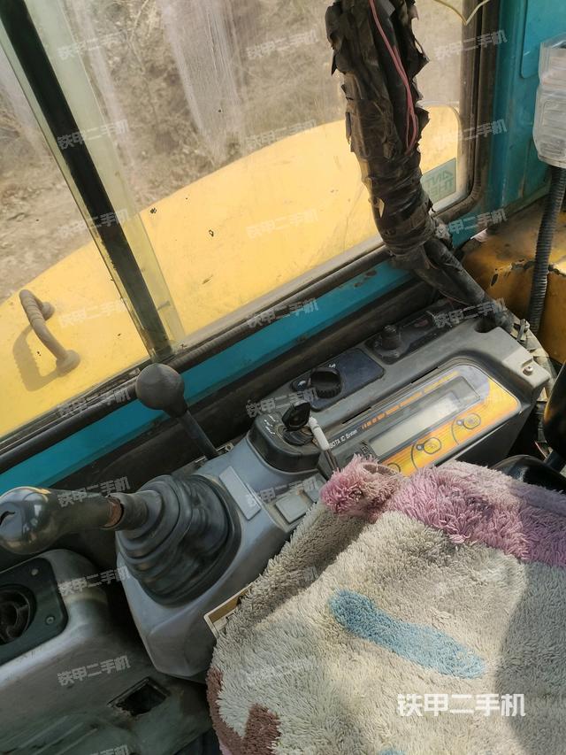 座椅左侧控制台/音响/含左手柄（驾驶室部分）